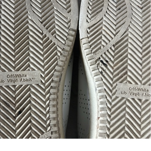 Authentic OFF-WHITE "Blue Collar" Perforated Stripe
Sneaker Sz 40 - Picture 7 of 7